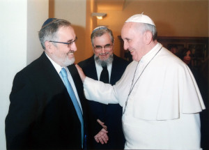 A. Yoel ben Arye con el Papa Francisco y el Rav Iosef Levy (Rabino de Florencia)